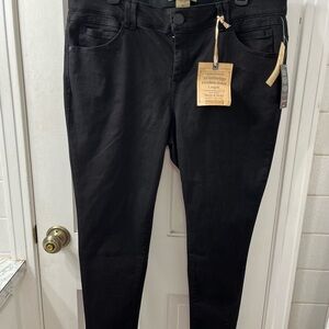 Democracy Women's Black Skinny Jeans